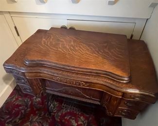 White Rotary Treadle Sewing Machine and Table - it works! - C. 1890&nbsp;
