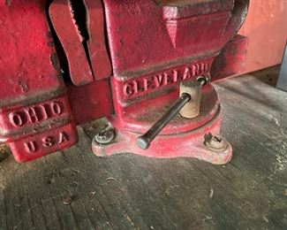 Columbian Bench 4" Vise -&nbsp;Swivel Base Cast Iron - 28 Pound - Red C44 Cleveland Ohio USA.