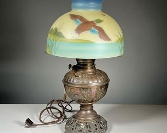 ELECTRIFIED OIL LAMP WITH PAINTED GLASS SHADE  |  Brass electrified oil lamp with painted glass shade with a duck. Dimensions: h. 18.5 x dia. 10 in