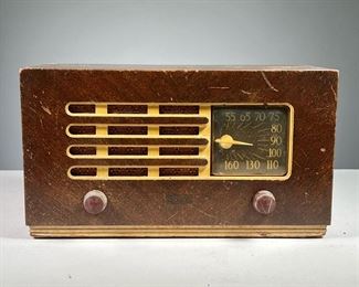 ANTIQUE PHILCO RADIO | Philco Model 48-214 with all original parts and electrical cord. Dimensions: l. 6.5 x w. 13 x h. 7.5 in