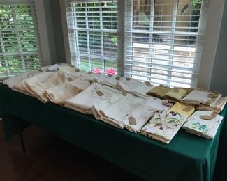 Linens - Table Clothes, Placemats and Cloth Napkins 