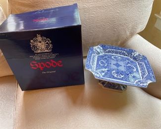 Spode Signature Collection Square Footed Comport, in the Net pattern, originally introduce around 1800.  #515 out of 1500 released in 2004.