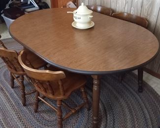 Table with 4 Chairs and 2 Leaves