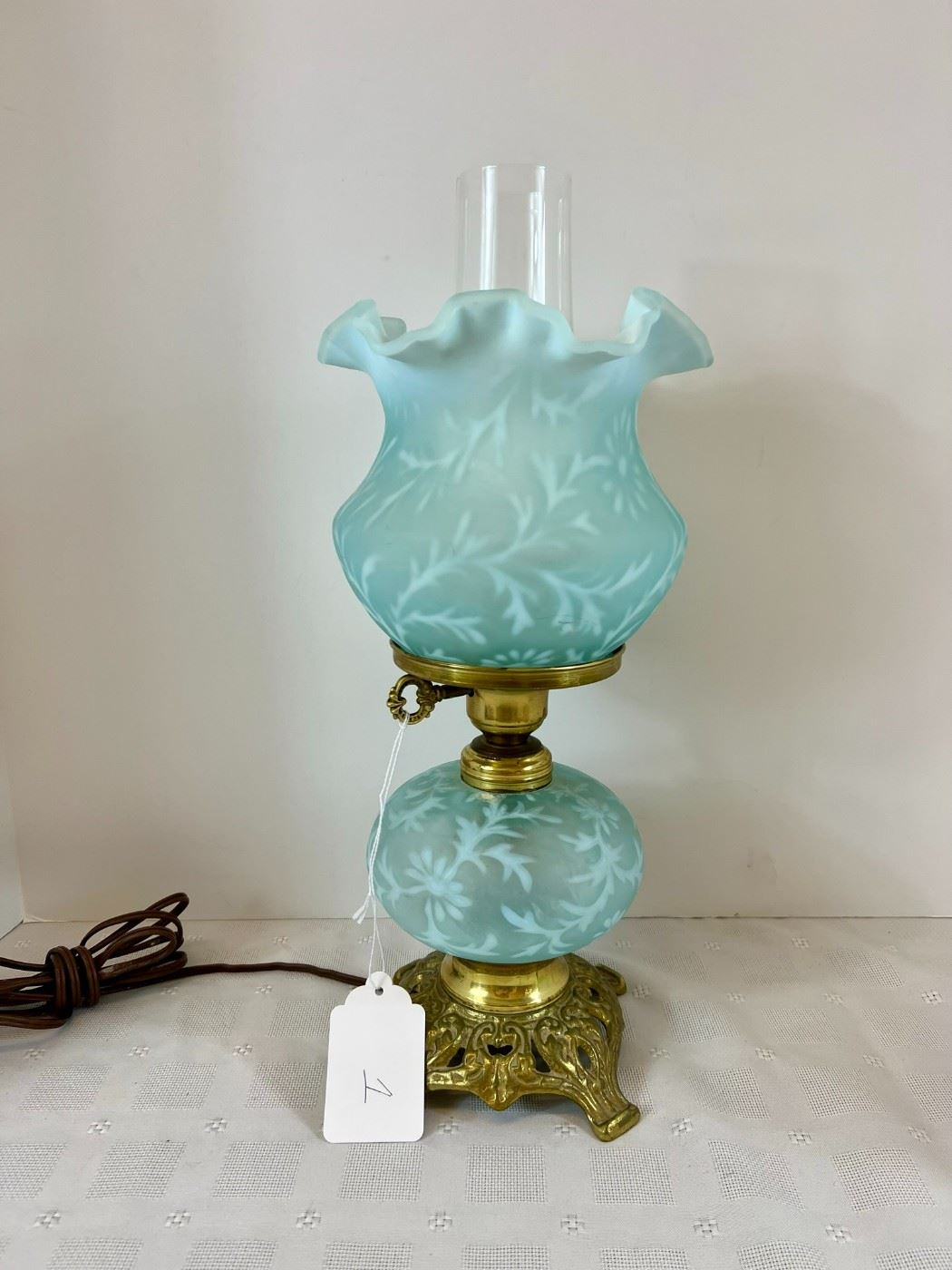 Lot 1 FENTON for L.G.WRIGHT GLASS Blue satin Daisy and Fern Opalescent Gone With The Wind Lamp

