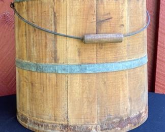 Primitive oak lidded bucket
