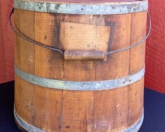 Primitive lidded meat bucket