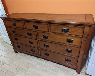 9 Drawer dresser