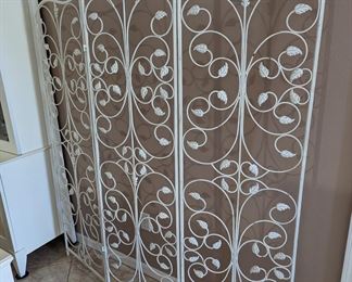 Metal folding room divider
