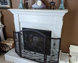 Electric fireplace w/mantle