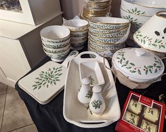 Lenox Christmas dinnerware collection