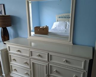 White dresser w/mirror