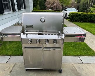 4. Weber Summit Grill w/ Side Burner