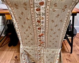 22. Pair of Upholstered Slipper Chairs (21" x 24" x 40")