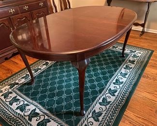 BUY IT NOW! $500 Queen Anne Style Dining Table and 4 Chairs, 2 leaves