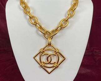 CHANEL Vintage Necklace Gold