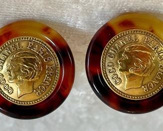 Coco CHANEL CC 97P Earrings Gold