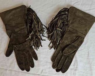 CHANEL Green Leather Gloves With Fringes At The Wrist