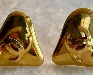 CHANEL 93P Earrings Gold