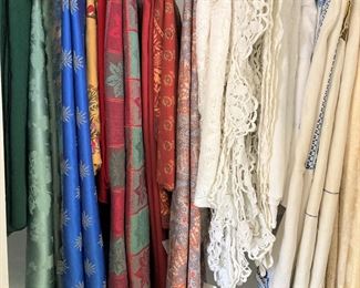 Tablecloths and runners