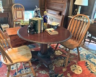 Round game table with center base