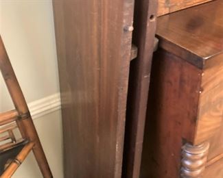 The 2 leaves for the dining table.