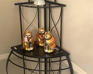 Corner display; cat ornaments