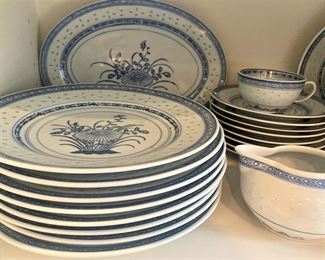 Dishes - 32 pieces