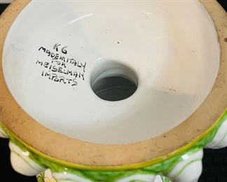 1	$200 	
Pair of italian Urns with lids 20x10 Made in italy for Meiselman Imports green / white / yellow 		