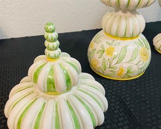 1	$200 	
Pair of italian Urns with lids 20x10 Made in italy for Meiselman Imports green / white / yellow 		