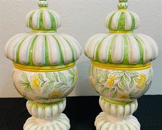 1	$200 	
Pair of italian Urns with lids 20x10 Made in italy for Meiselman Imports green / white / yellow 		