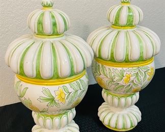 1	$200 	
Pair of italian Urns with lids 20x10 Made in italy for Meiselman Imports green / white / yellow 		