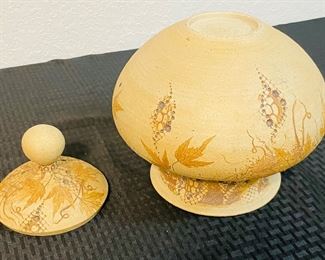 8	$195 	
Gres pottery 15x10 signed Don McWorther 2001