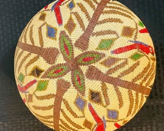 10	$250 	
"Hosig Di basket Panama with Parrots basket, Santa Fe NM 15x9 "	