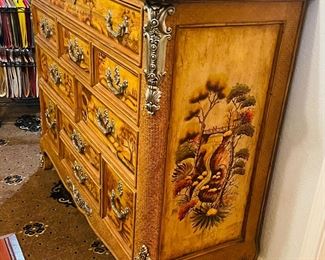 25	$1,095
Thomasville Hemingway chest drawers Chinoiserie 