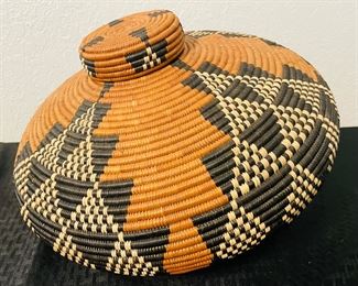 48	$750 	
African Zulu Isichumo water basket - 17x12	
