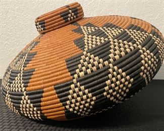 48	$750 	
African Zulu Isichumo water basket - 17x12	