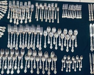 Sterling set Strasbourg - Gorham 188 pieces - price upon request 