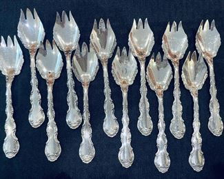 Sterling set Strasbourg - Gorham 188 pieces - price upon request 