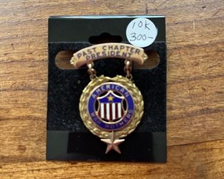 $250 - 10kt gold Past Chapter President American Mothers 