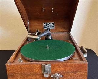 Victor Talking Machine Co. Portable Record Player