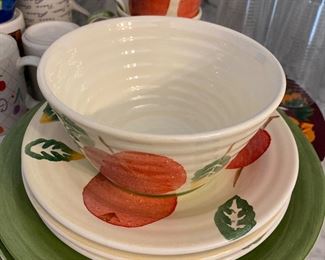 Cute little set of dishes 