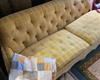 Retro tufted sofa (needs osme tlc but the bones are good 