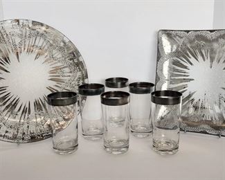 By mid century California designer Dorothy Thorpe. 
Includes:
1) 13 1/2" Atomic Splash round serving platter tray
2) 11" Atomic Splash square serving platter tray
3) Six Allegro highball glasses