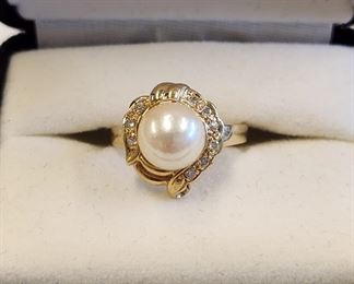 14K Gold Ring Diamonds & 8mm Pearl Size 6
