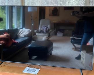 Vizio Flatscreen TV with remote and manual