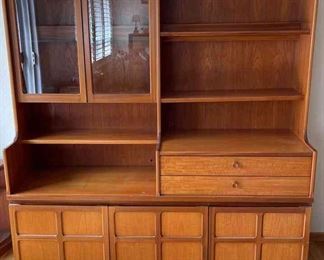 Mid Century Modern Wall Cabinet/Display.  Great Sideboard for a dining room