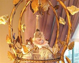 Italian Florentine Tole Gold Gilt Étagère With Porcelain Roses 4 tier Lighted Shelf
