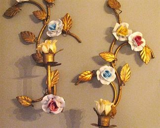 Italian Florentine Tole Gold Gilt Étagère With Porcelain Roses Matching Wall Sconces