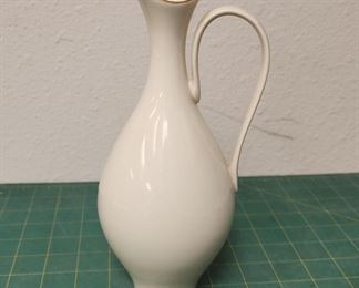 OS9013 Lenox Cream Porcelain 9in Vase with Gold Trim Made in the USA https://www.ebay.com/str/agesagoestatesales
