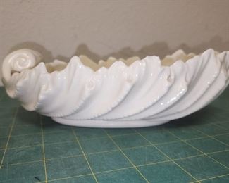 os9020 White Shell Shaped Lenox Candy Bowl https://www.ebay.com/str/agesagoestatesales